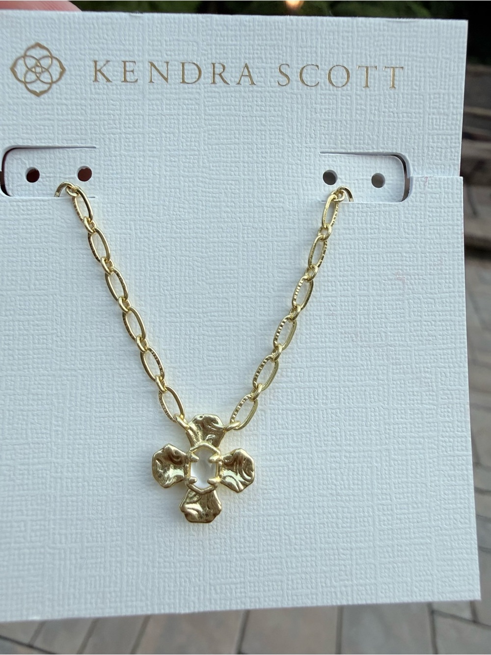 NWT - Kendra Scott Leanne Mother of Pearl Flower Pendant Necklace 16-19”
